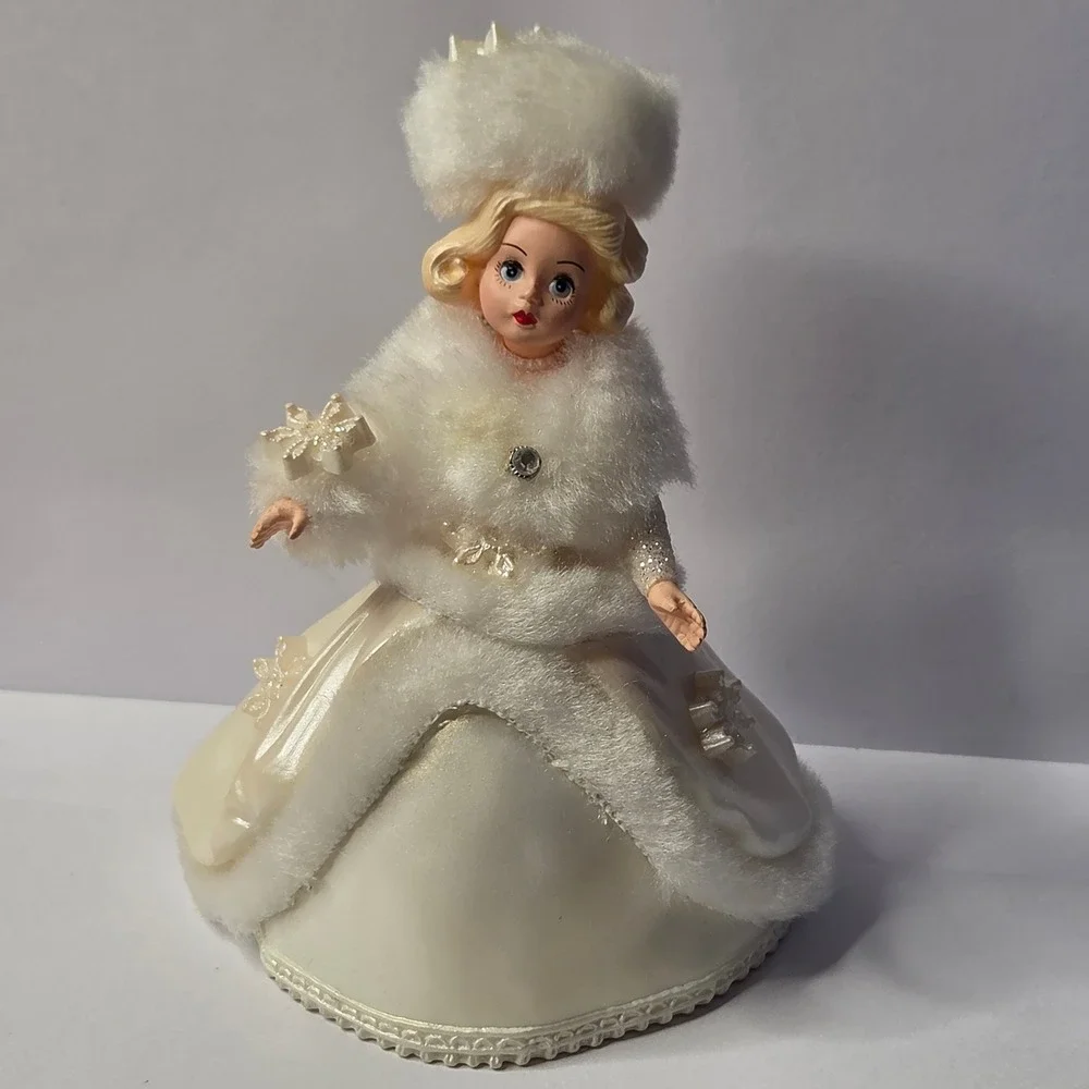 Hallmark Keepsake 2002 Madame Alexander Winter Wonderland Ornament 7th Series